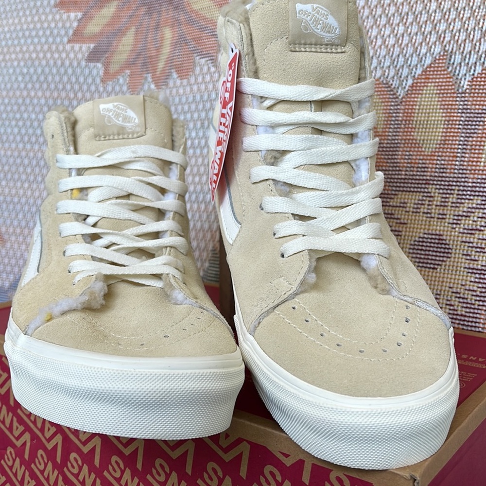 Vans Sk8-Hi
Cozy Hug Biscotti
VN0A7Q5NBVV
Men’s Sneakers - Picture 7 of 16